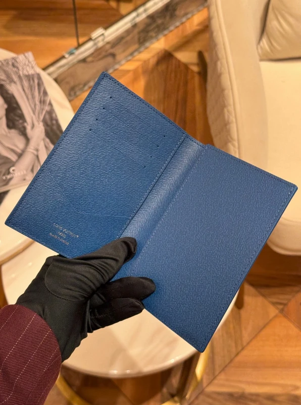 Louis Vuitton Passport Cover M28806 7