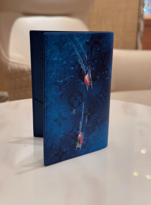 Louis Vuitton Passport Cover M28806 4