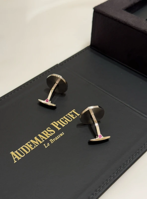 Audemars Piguet CUFFLINKS ROYAL OAK STEEL BLUE CENTER BM0737.SBO.US.N000 5