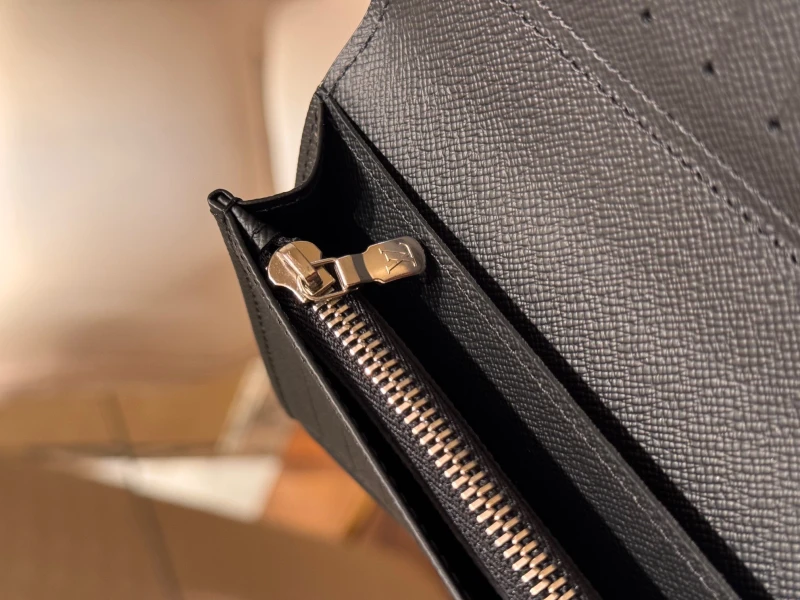 Louis Vuitton Brazza Wallet M60622 9