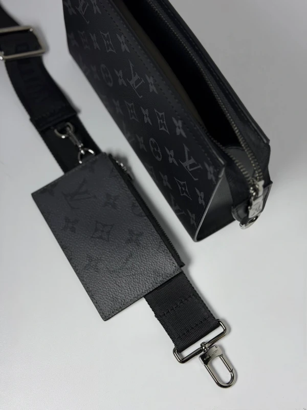 Louis Vuitton Gaston Wearable Wallet M81124 3