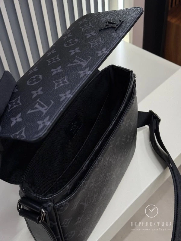 Louis Vuitton District PM M46255 3