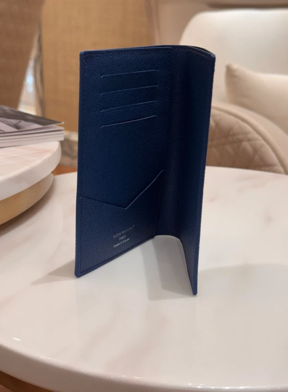 Louis Vuitton Passport Cover M28806 3