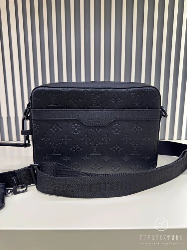 Louis Vuitton Trio Messenger M46602 6