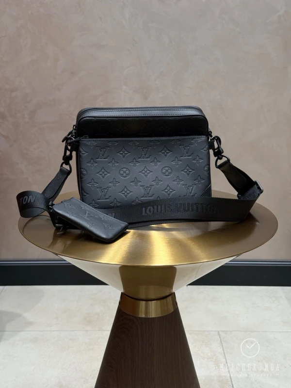Louis Vuitton Trio Messenger M46602 5