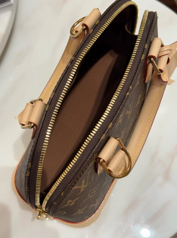 Louis Vuitton Alma BB M46990 6
