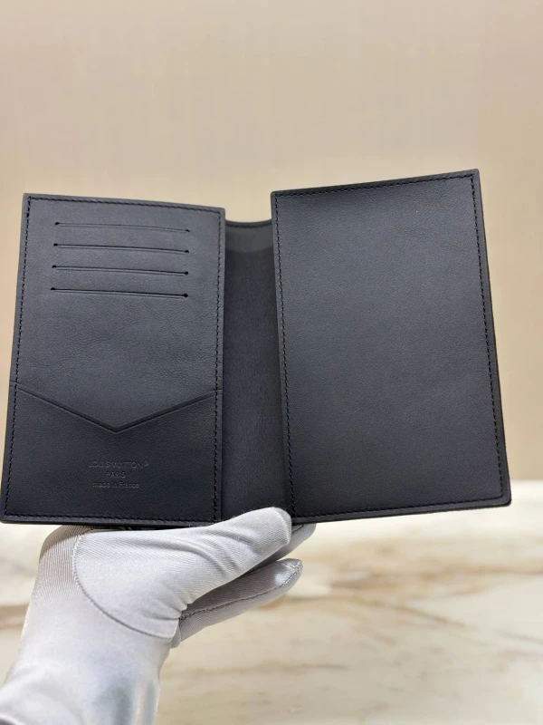 Louis Vuitton Passport Cover M63914 4