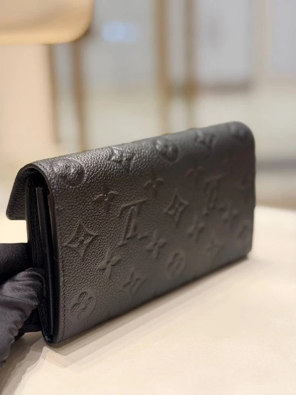 Louis Vuitton Sarah Wallet M82257 7