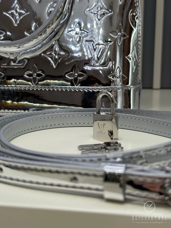 Louis Vuitton Alma BB M26335 3