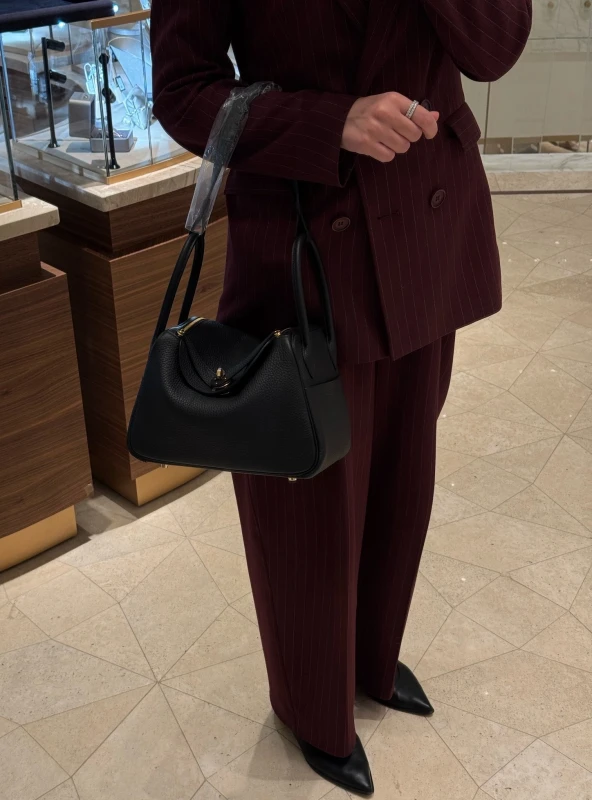Hermès HandBag Lindy 26 Noir/GHW L26 2