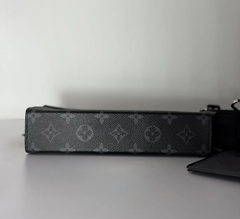 Louis Vuitton Gaston Wearable Wallet M81124 6