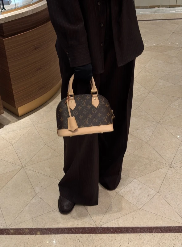 Louis Vuitton Alma BB M46990 7