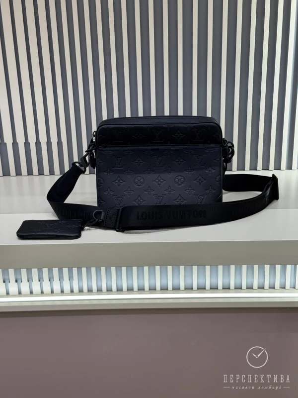 Louis Vuitton Trio Messenger M46602 9