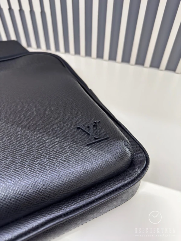 Louis Vuitton Avenue Slingbag Taiga leather M30863 7