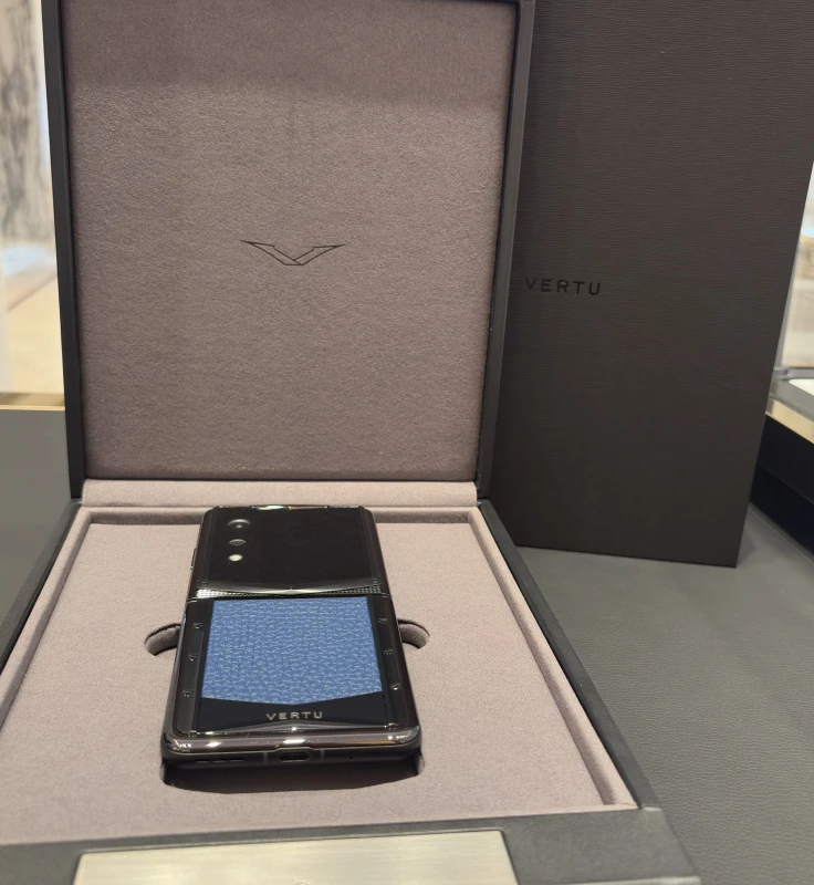 Vertu Quantum Flip Calfskin Series - Gentleman Blue QNSG Blue 2