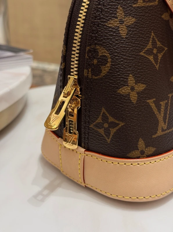 Louis Vuitton Alma BB M46990 4