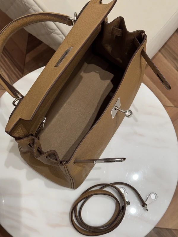 Hermès Kelly Retourne 28 Taurillon Clemence  Biscuit PHW H028693CK 2
