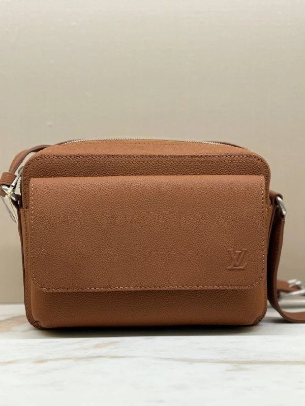 Louis Vuitton Boarding Messenger M25981 2