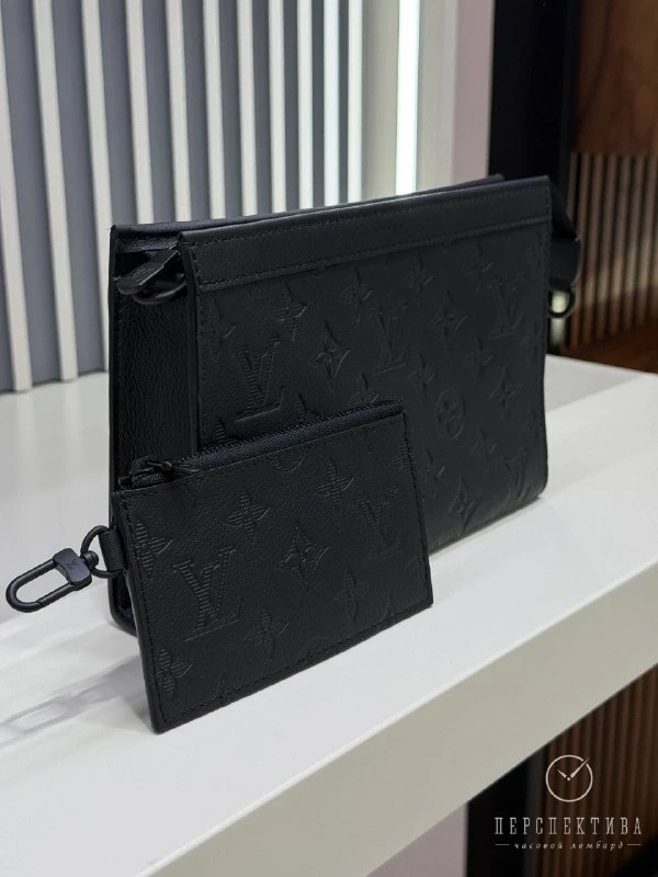 Louis Vuitton Gaston Wearable Wallet M81115 2