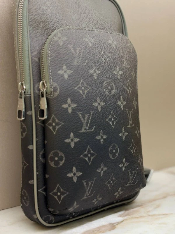 Louis Vuitton Avenue Slingbag Monogram M11702 4