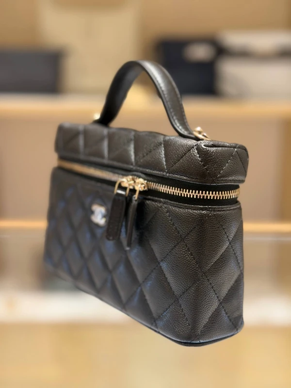 Chanel Vanity with Chain AP4385B 3