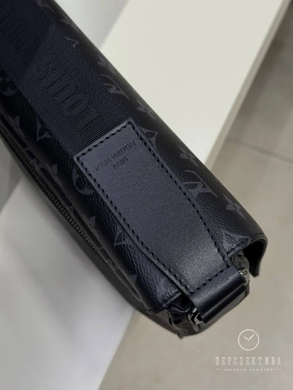 Louis Vuitton District PM M46255 4