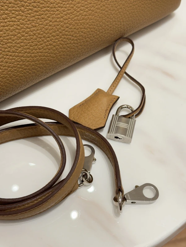 Hermès Kelly Retourne 28 Taurillon Clemence  Biscuit PHW H028693CK 6
