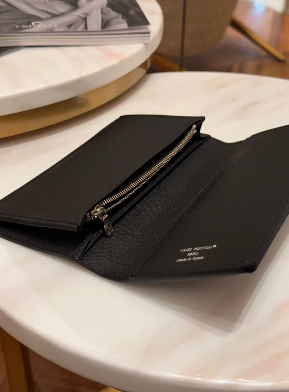 Louis Vuitton Brazza Wallet M60622 6