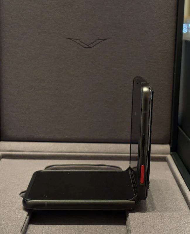 Vertu Quantum Flip Calfskin Series - Gentleman Blue QNSG Blue 5