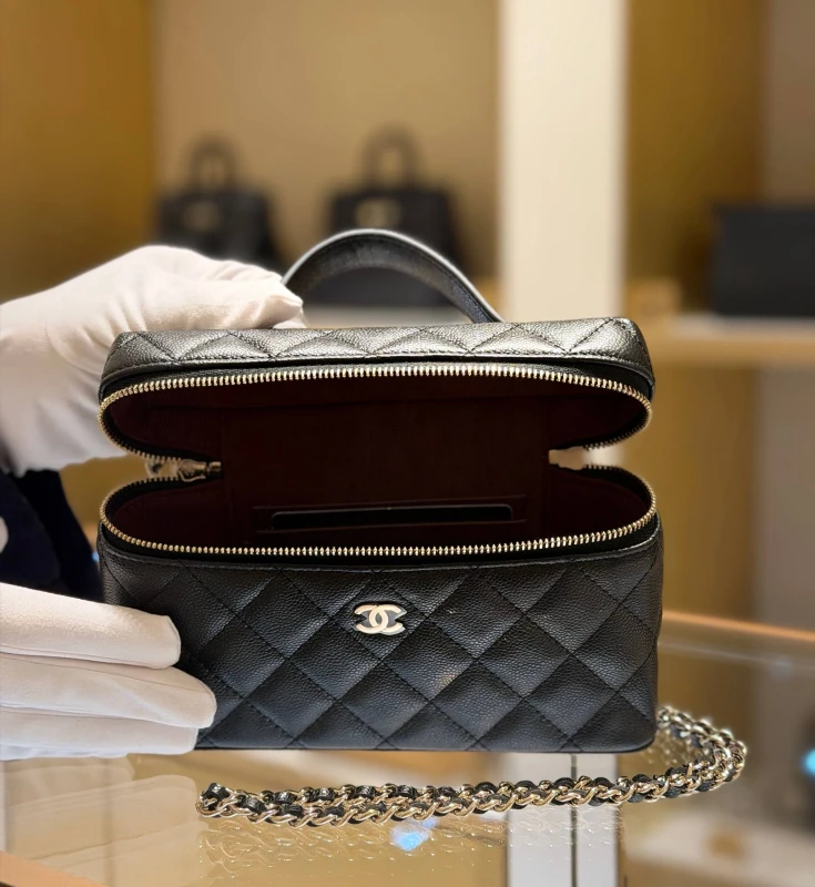 Chanel Vanity with Chain AP4385B 5