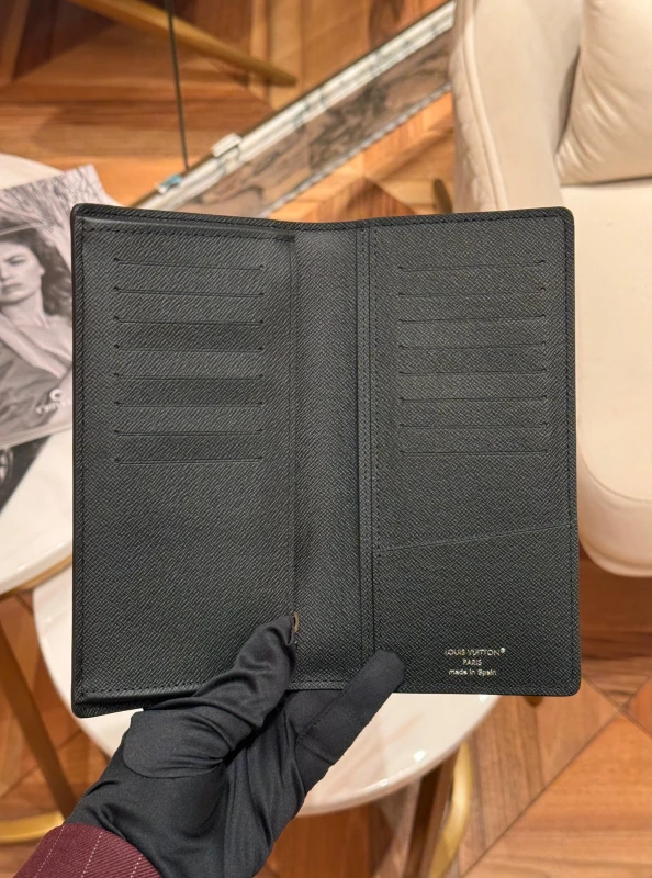 Louis Vuitton Brazza Wallet M61697 9