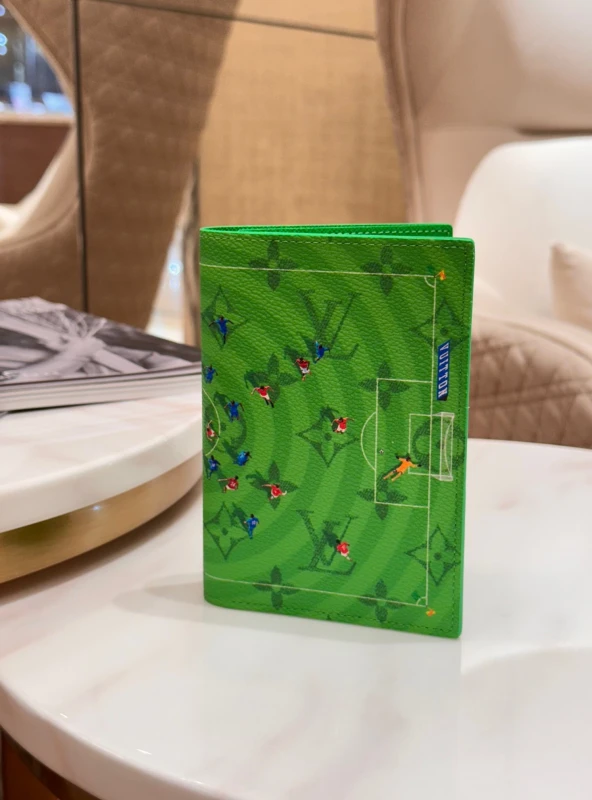 Louis Vuitton Passport Cover M26794 2