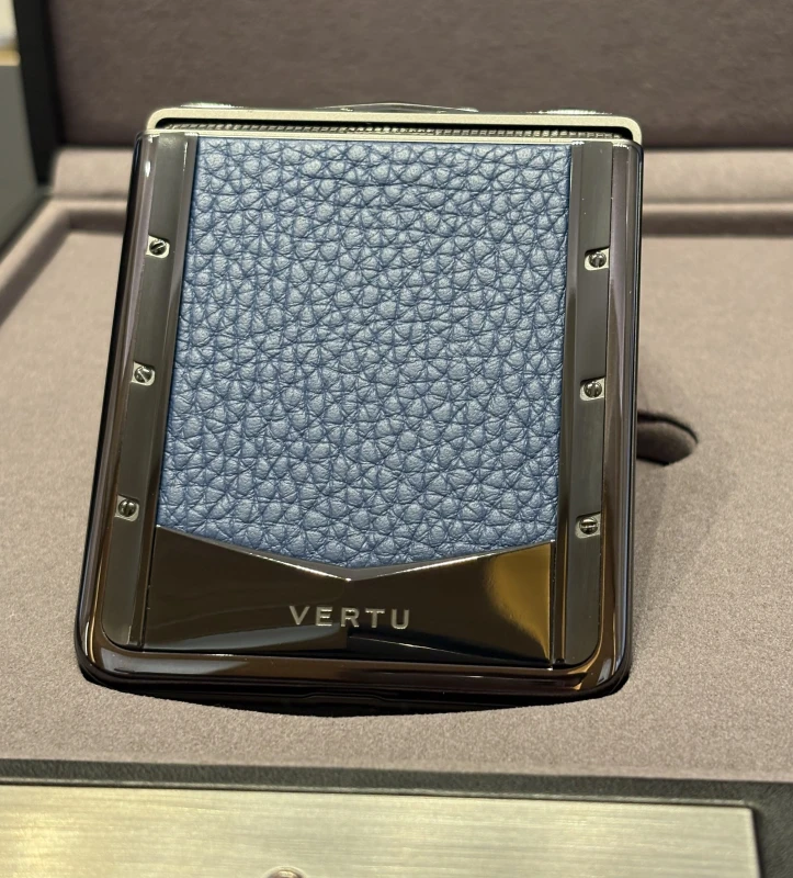 Vertu Quantum Flip Calfskin Series - Gentleman Blue QNSG Blue 3