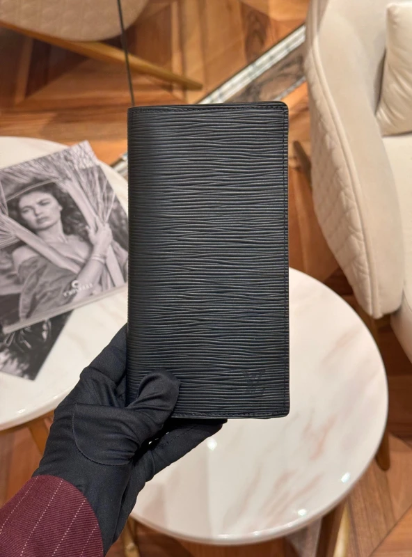 Louis Vuitton Brazza Wallet M60622 7