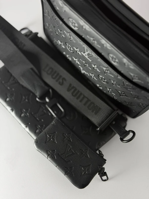 Louis Vuitton Trio Messenger M26713 4