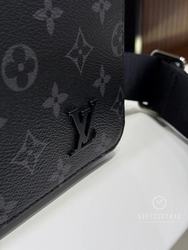 Louis Vuitton District PM M46255 5