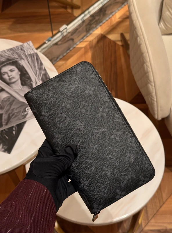 Louis Vuitton Zippy Organiser M82081 7