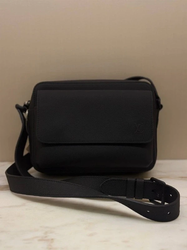 Louis Vuitton Boarding Messenger M15265 2