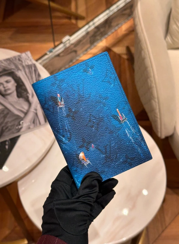 Louis Vuitton Passport Cover M28806 6
