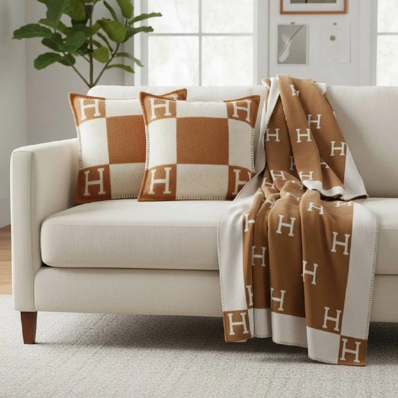 Hermès Avalon Throw Blanket / Avalon Pillow HPBEC 1