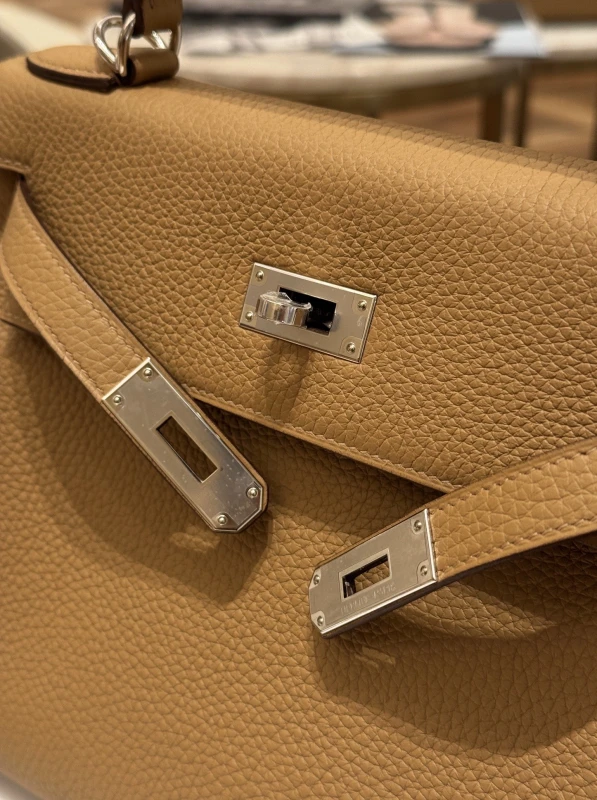 Hermès Kelly Retourne 28 Taurillon Clemence  Biscuit PHW H028693CK 4