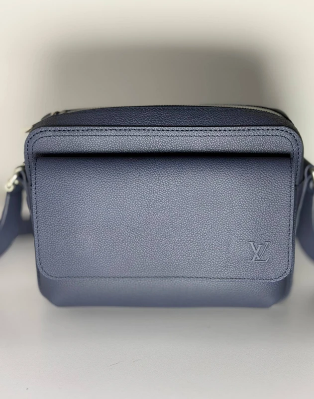 Louis Vuitton Boarding Messenger M15260 4
