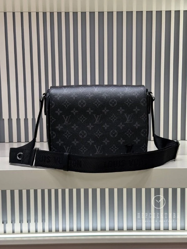 Louis Vuitton District PM M46255 6