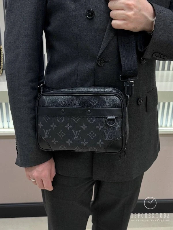 Louis Vuitton Alpha Messenger M46955 8