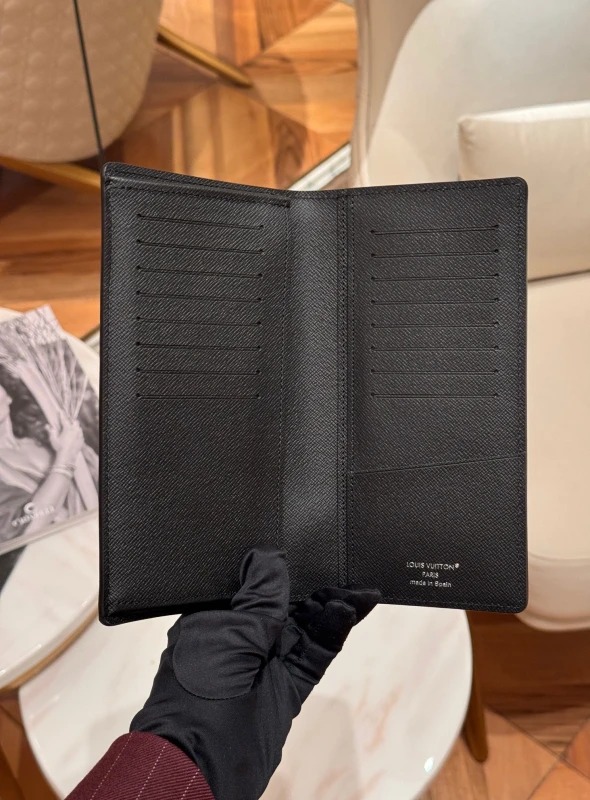 Louis Vuitton Brazza Wallet M60622 8
