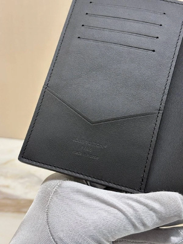 Louis Vuitton Passport Cover M63914 5