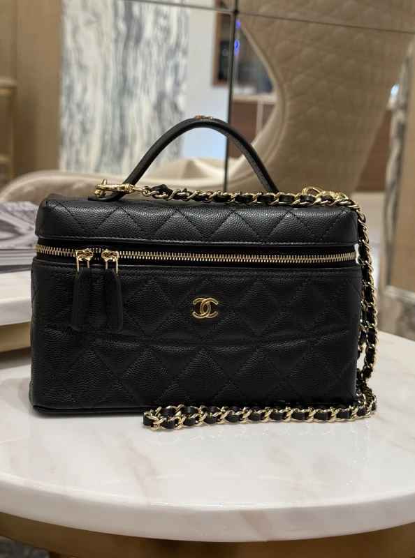 Chanel Vanity with Chain AP4385B 2