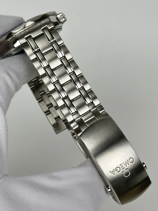 Omega Diver 300M Omega Co‑Axial Master Chronometer 42 mm 210.30.42.20.06.001 5