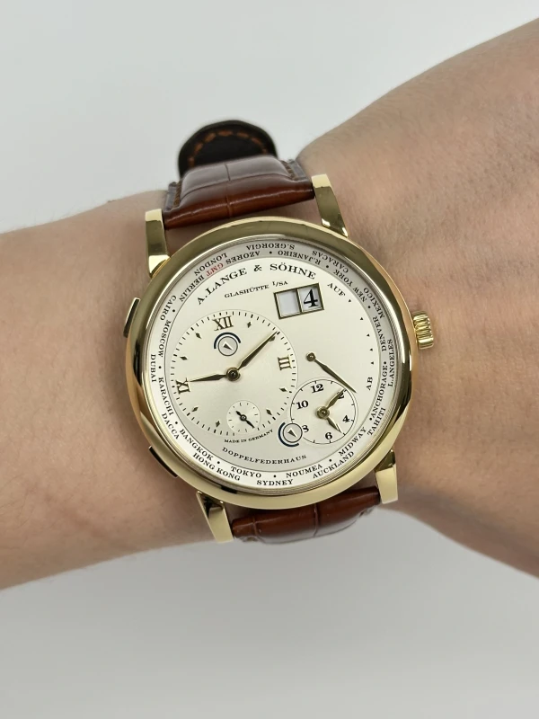 A. Lange & Sohne Time Zone 41.9мм 116.021 9
