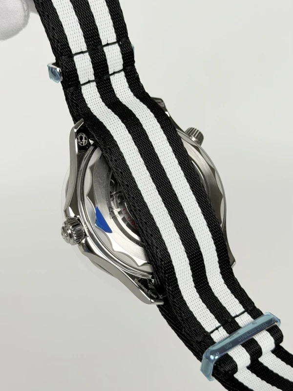 Omega Diver 300M Omega Co‑Axial Master Chronometer 42 mm 210.32.42.20.01.005 7